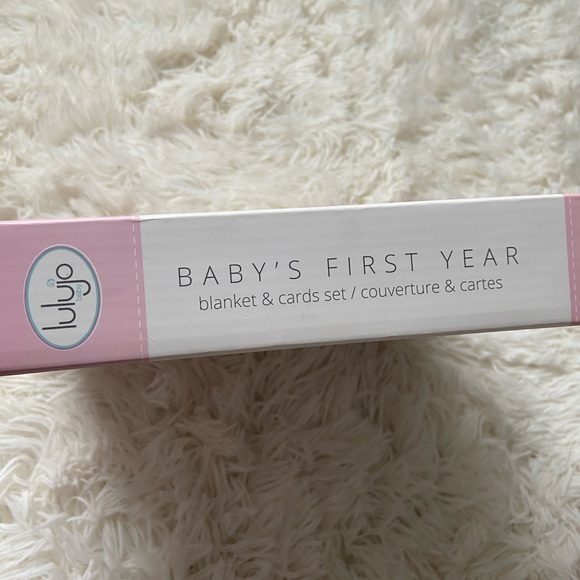 New in box blanket and monthly age card set - Picture 2 of 3